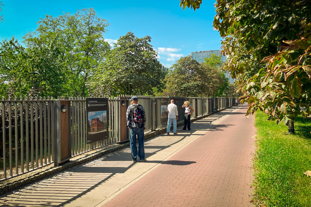 Od szkicu do rzeczywistości – wyjątkowa wystawa na ogrodzeniu kompleksu ORLEN S.A.